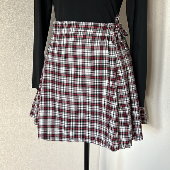 Vintage Express, Small wrap front skirt - Picture 2 of 11